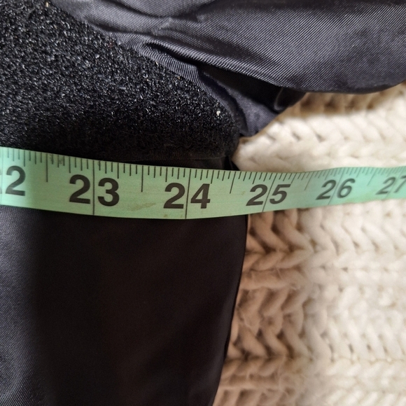 A Starter official NBA New York Knicks coat in a men's size large. NWOT. - Picture 7 of 10